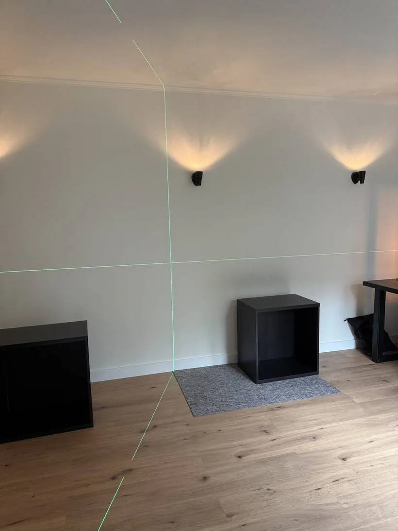 Wandverlichting woonkamer, meubelmontage door Box One